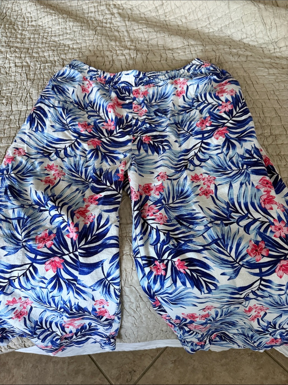 Caribbean Joe White Linen Pants lBlue & Pink Floral Print buttons on bottom XXL